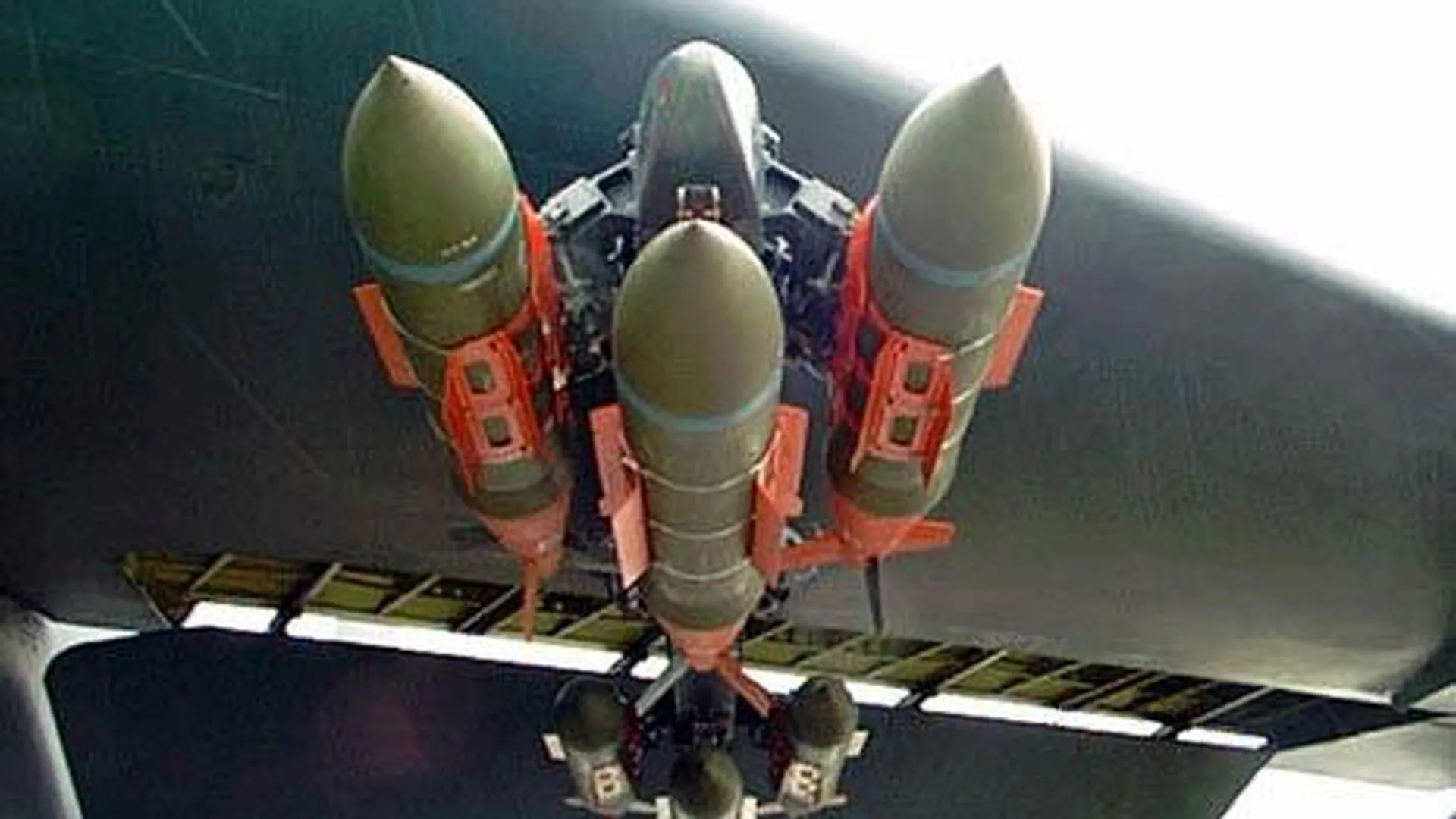 Рогозин: самолеты ВСУ наносят удары с помощью бомб JDAM