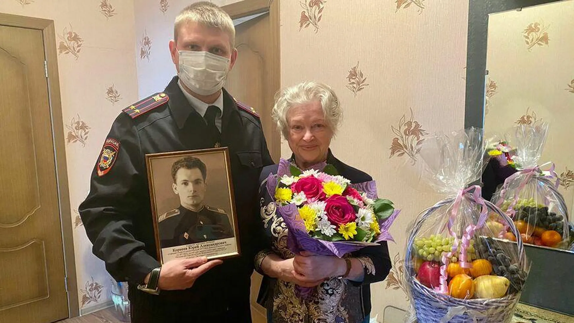 Полицейские Домодедова навестили ветеранов ОВД и семьи погибших сослуживцев