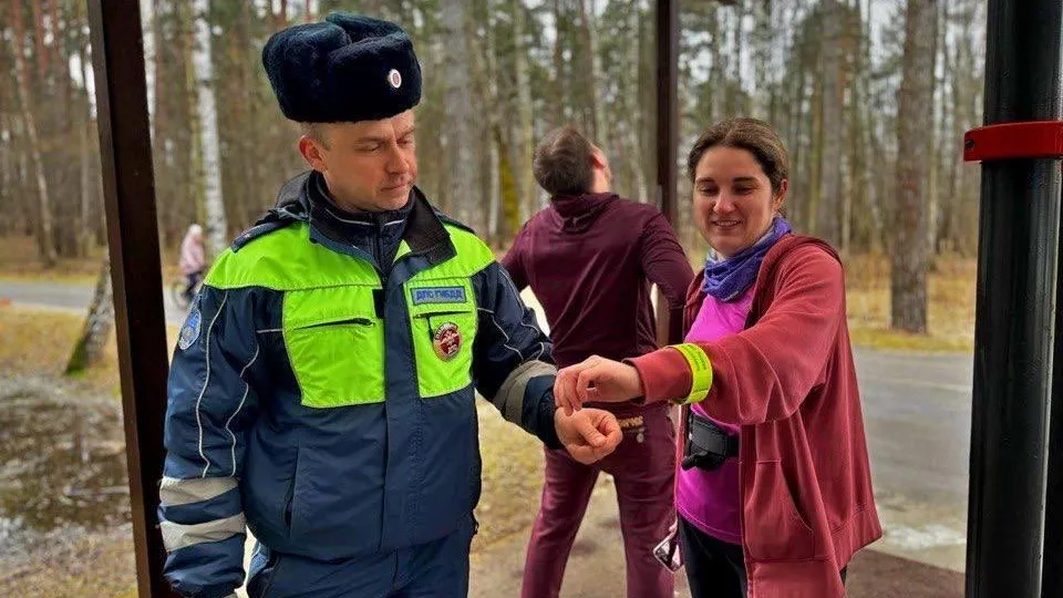 Автоинспекторы напомнили участникам забега правила дорожной безопасности