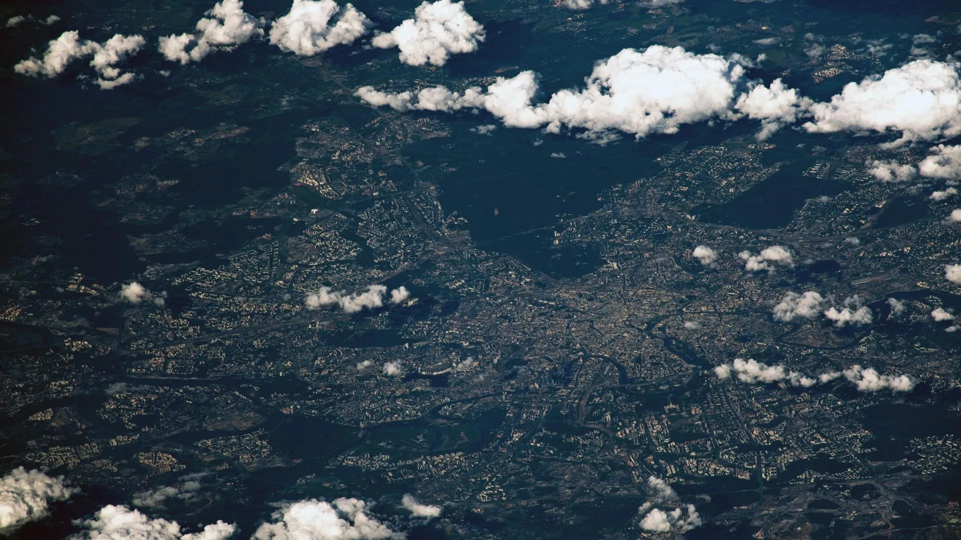 «Роскосмос» опубликовал снимок Москвы с орбиты в честь Дня города