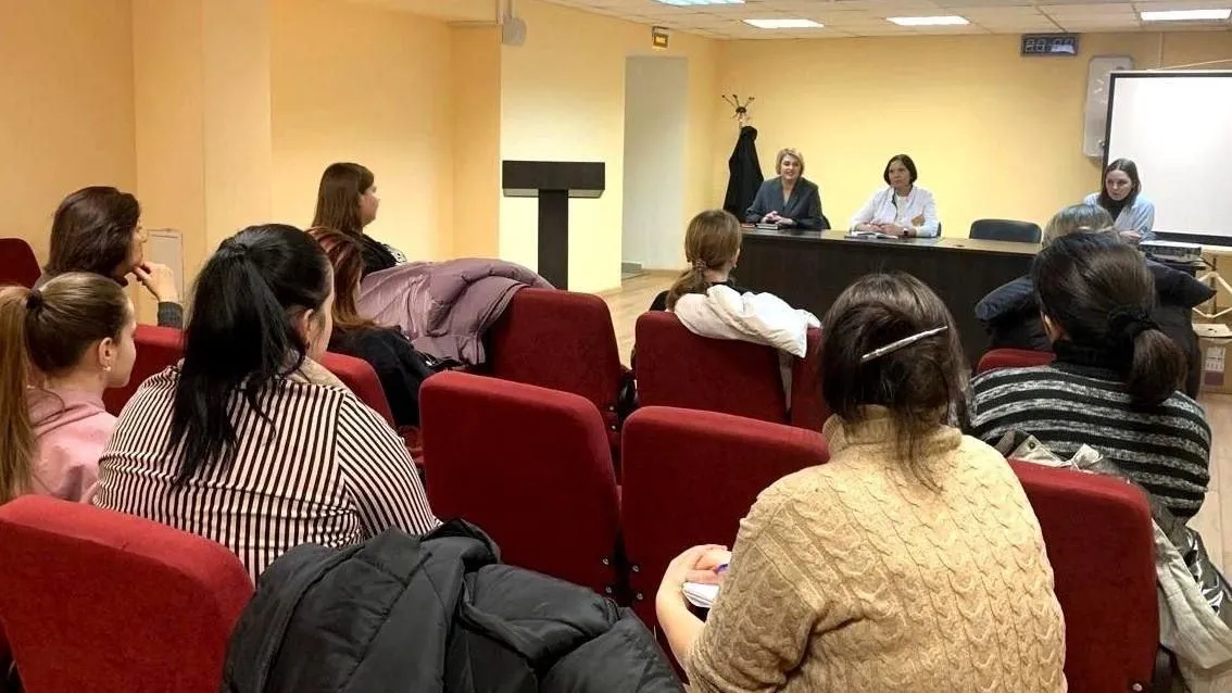 Встреча медиков с родителями детей‑инвалидов прошла в Дмитровской больнице