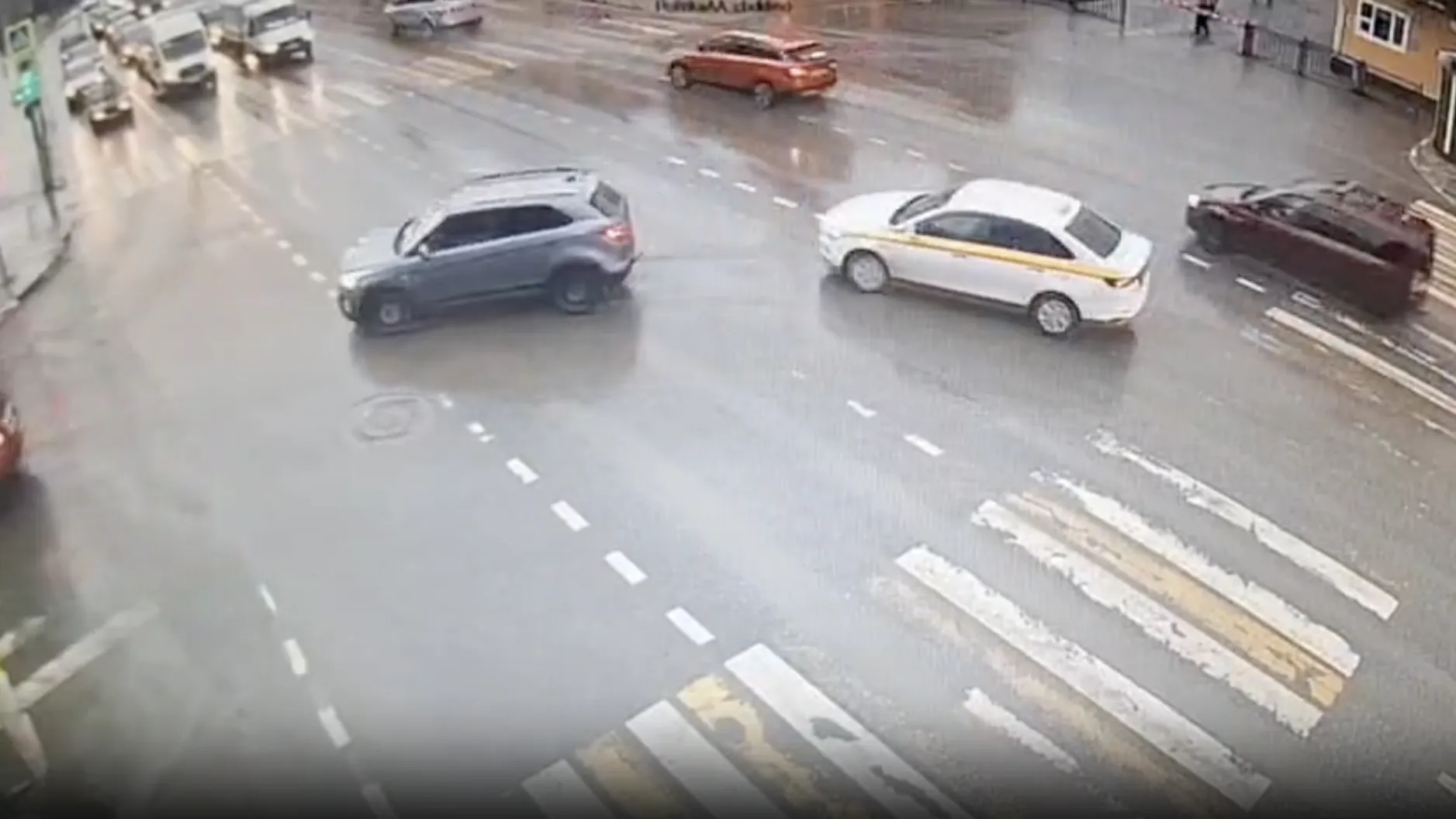 Загруженность дорог Подмосковья в пятницу вечером составляет 5 баллов