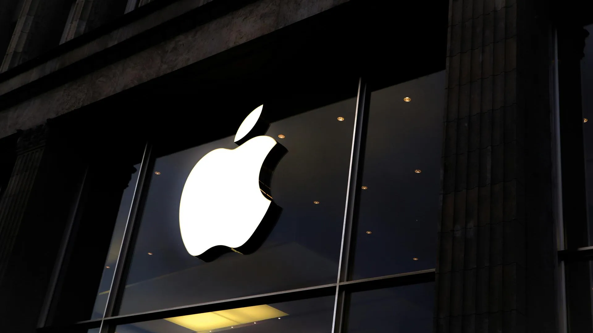 За год выручка Apple в России рухнула в 23,6 раза