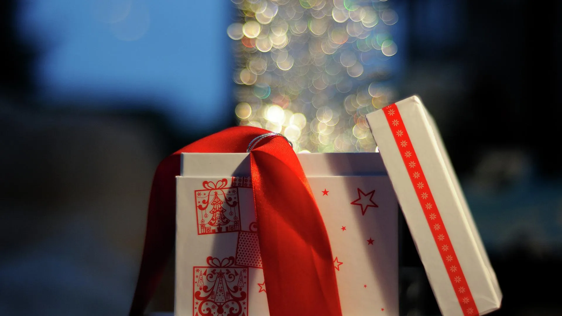 Чем удивить и порадовать ребенка на Новый год: подарки под елку и праздничные мероприятия