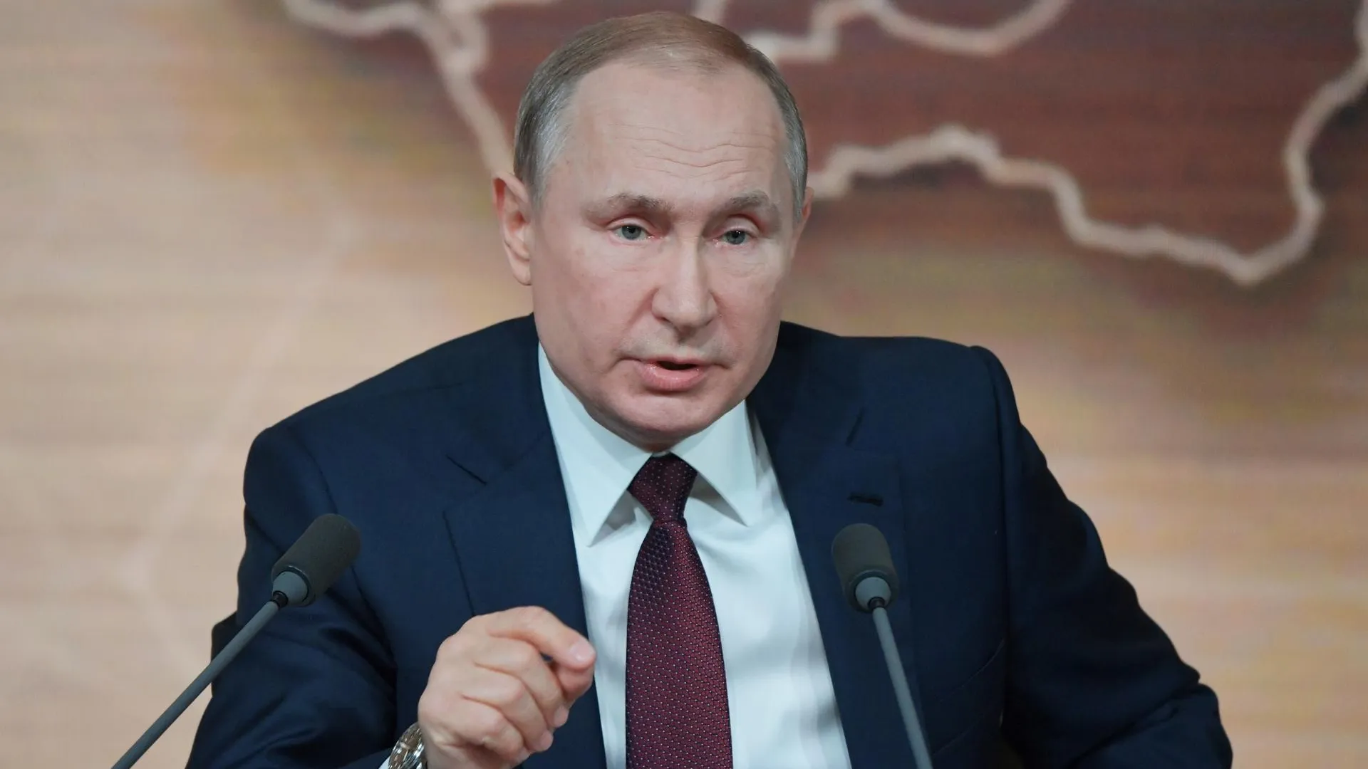 Путин: Россиянок надо стимулировать рожать во второй и третий раз