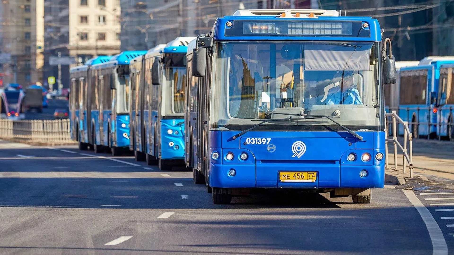 Водитель врезавшегося в столб автобуса в Москве прошел медосмотр перед  выходом на смену | РИАМО