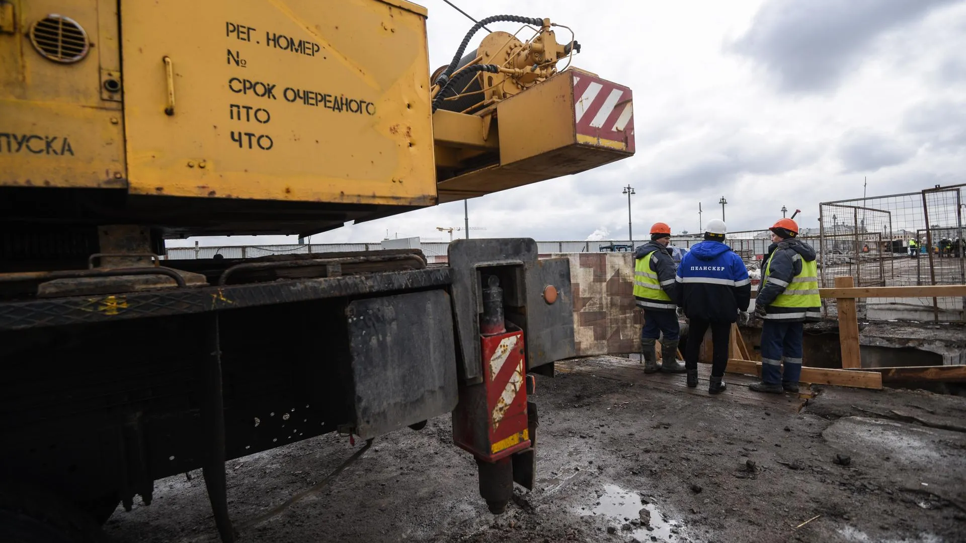 Более 140 дорожных объектов ремонтируют сейчас в Подмосковье