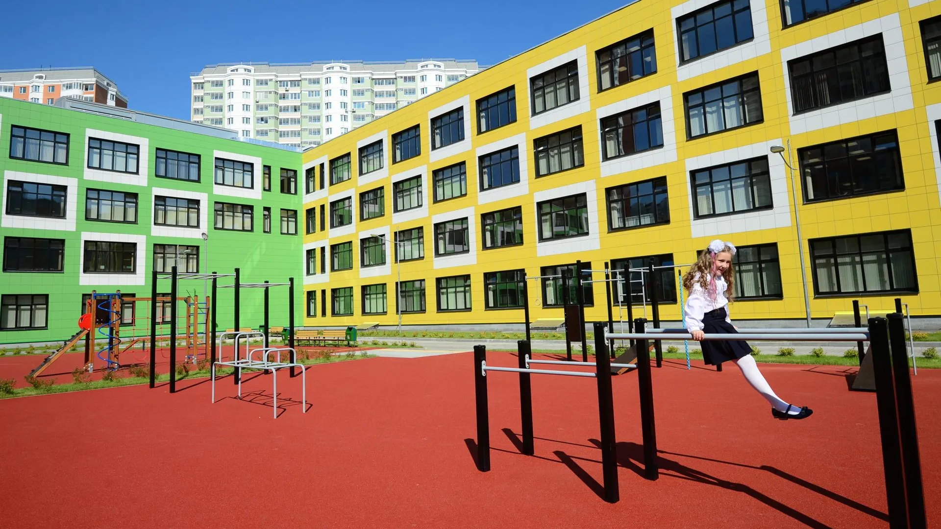 Большая очаковская 1 к 1 школа 2025. Москва крупные школы. Самая большая школа в москве некрасовка. Самая большая школа в москве зил. Школа на территории жк "зиларт" в даниловском районе (№548).