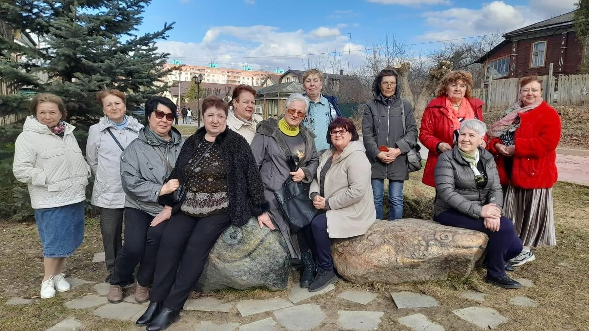 Долголеты из Ногинска посетили с экскурсией Дмитров