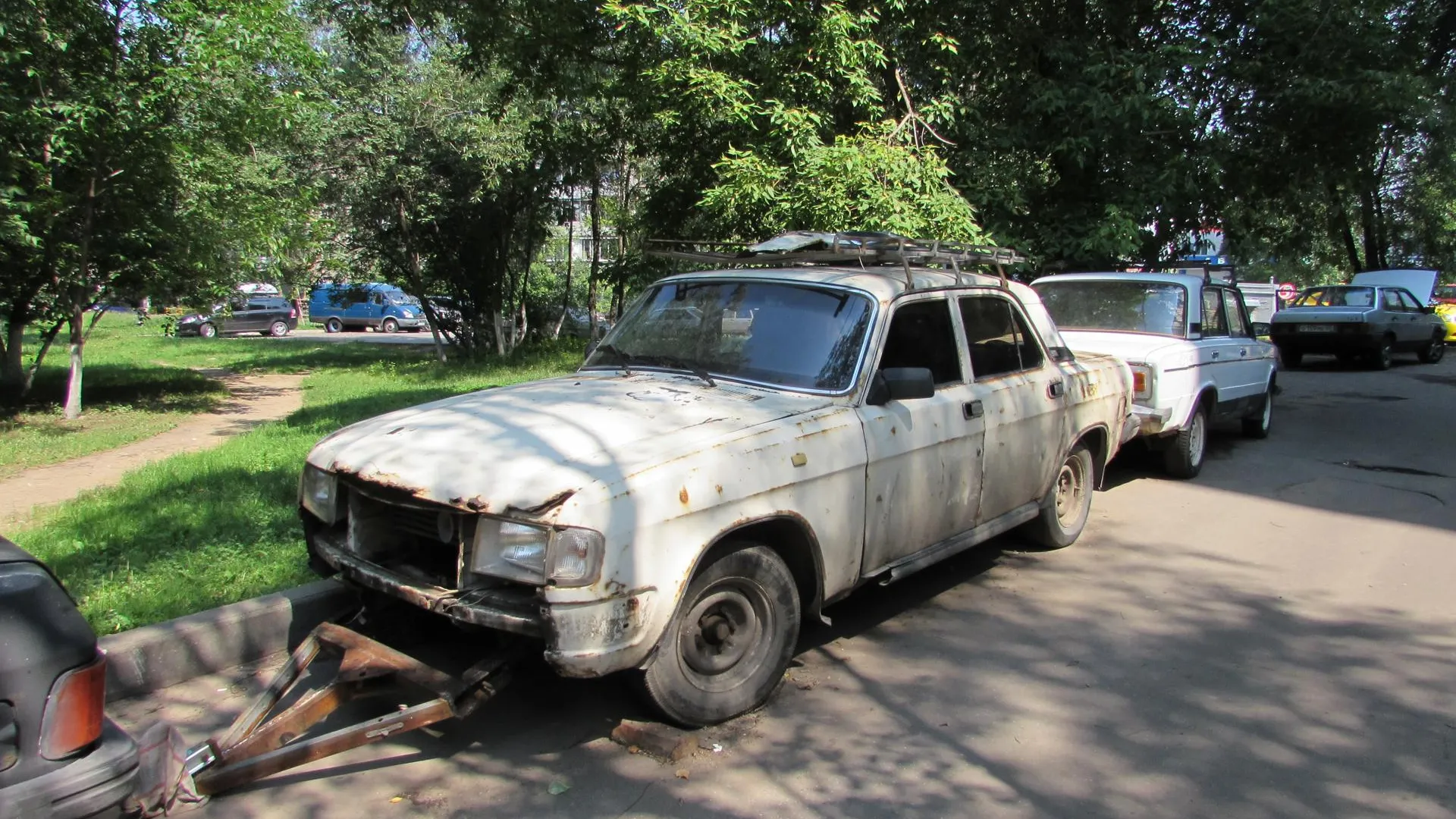 Хозяевам брошенных автомобилей предложат бесплатное место на стоянке  Реутова | РИАМО