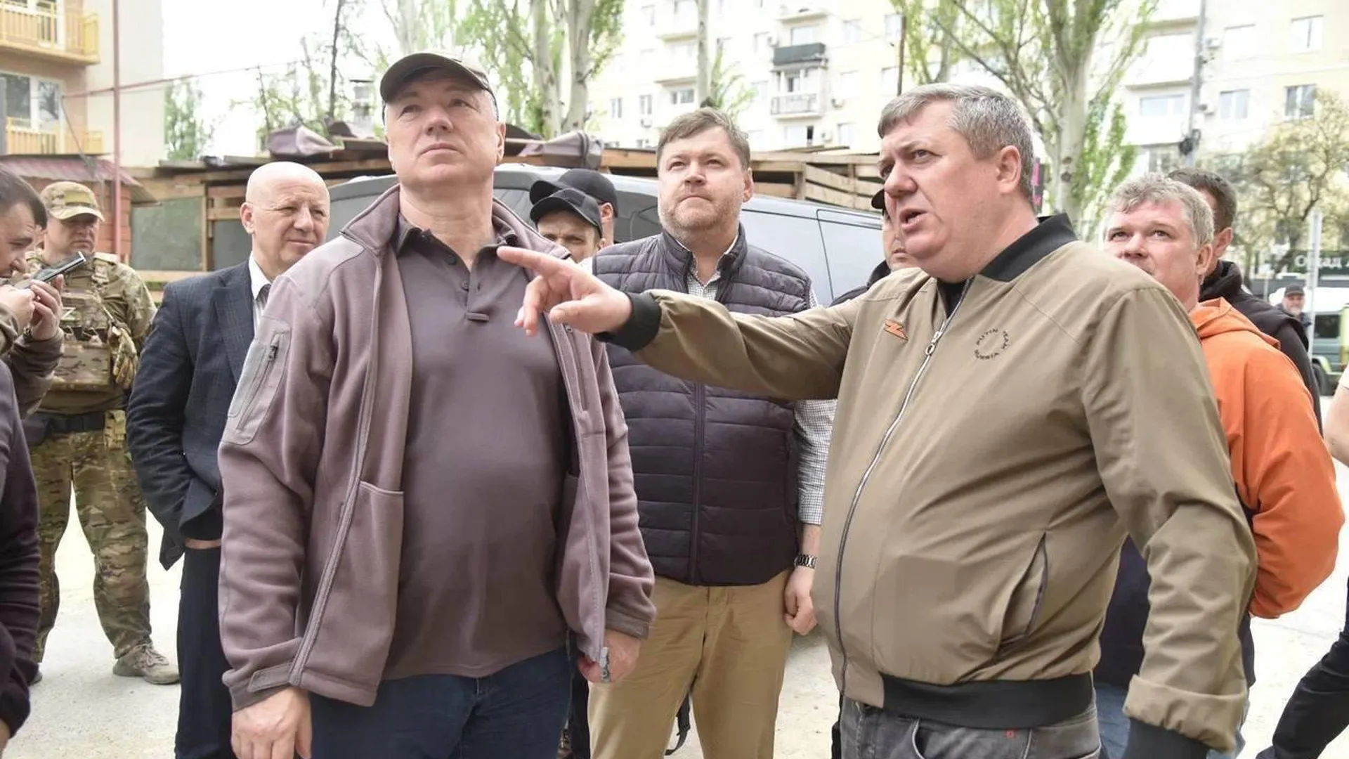 Хуснуллин проверил восстановление подмосковными строителями домов в ДНР