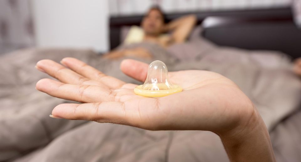 «Ведомости»: продажи презервативов в РФ достигли пятилетнего минимума