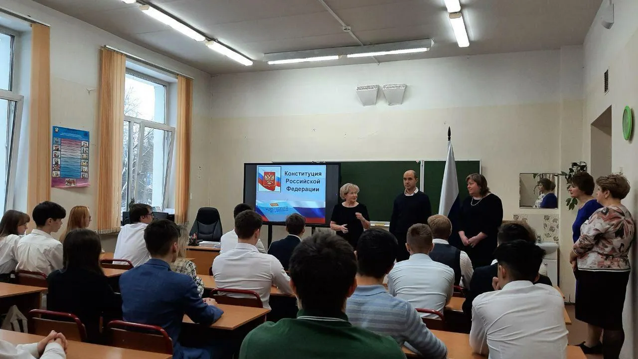 Лидия Антонова провела встречу с учениками гимназии Люберец