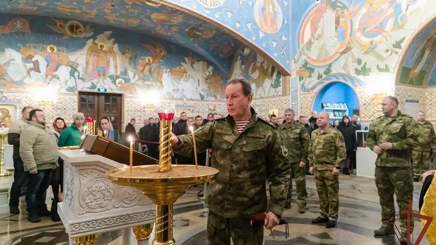 Молебен перед мироточащей иконой Божьей Матери провели в храме Росгвардии в Балашихе