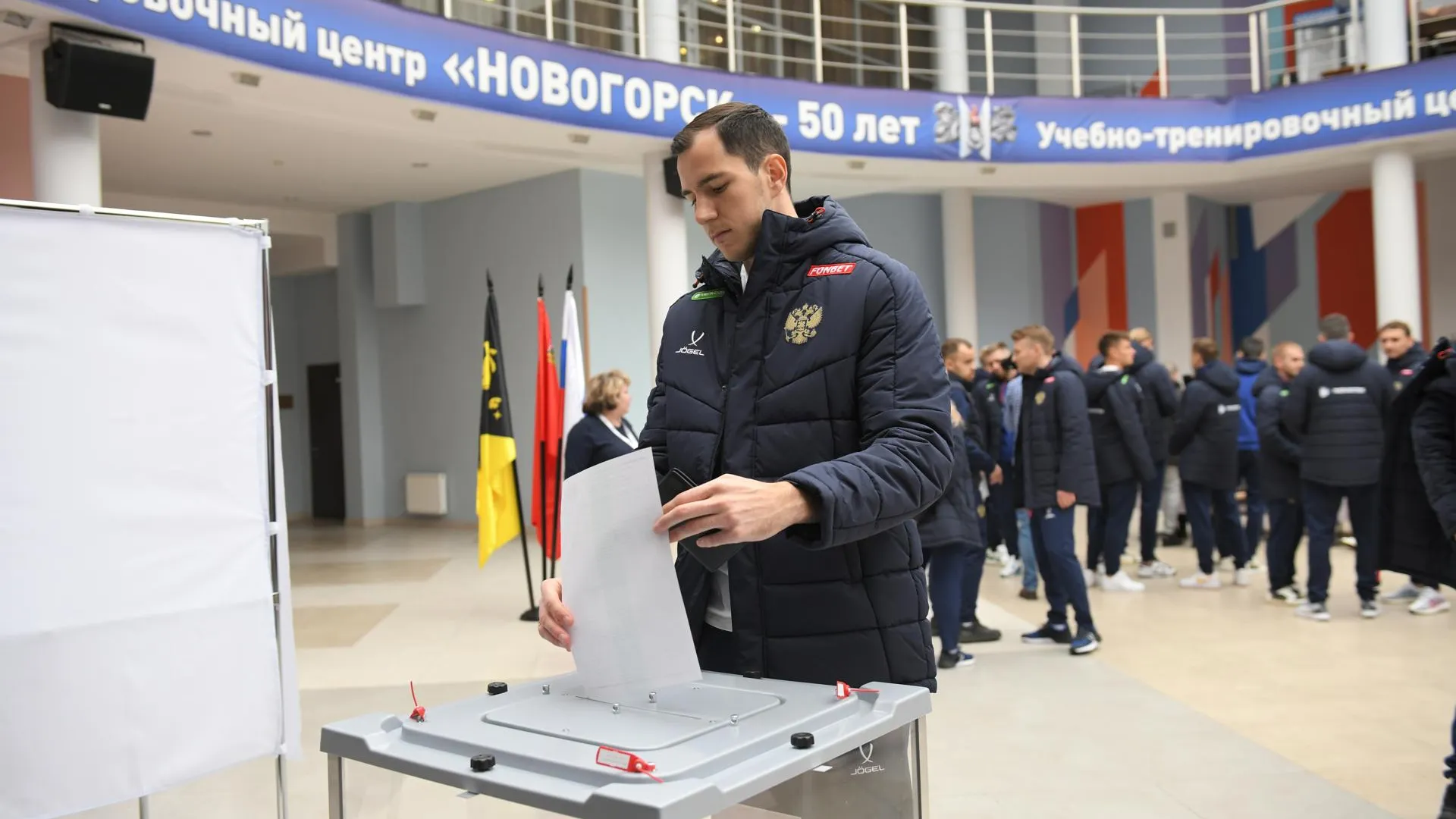 Сборная России по футболу проголосовала на выборах президента в Химках