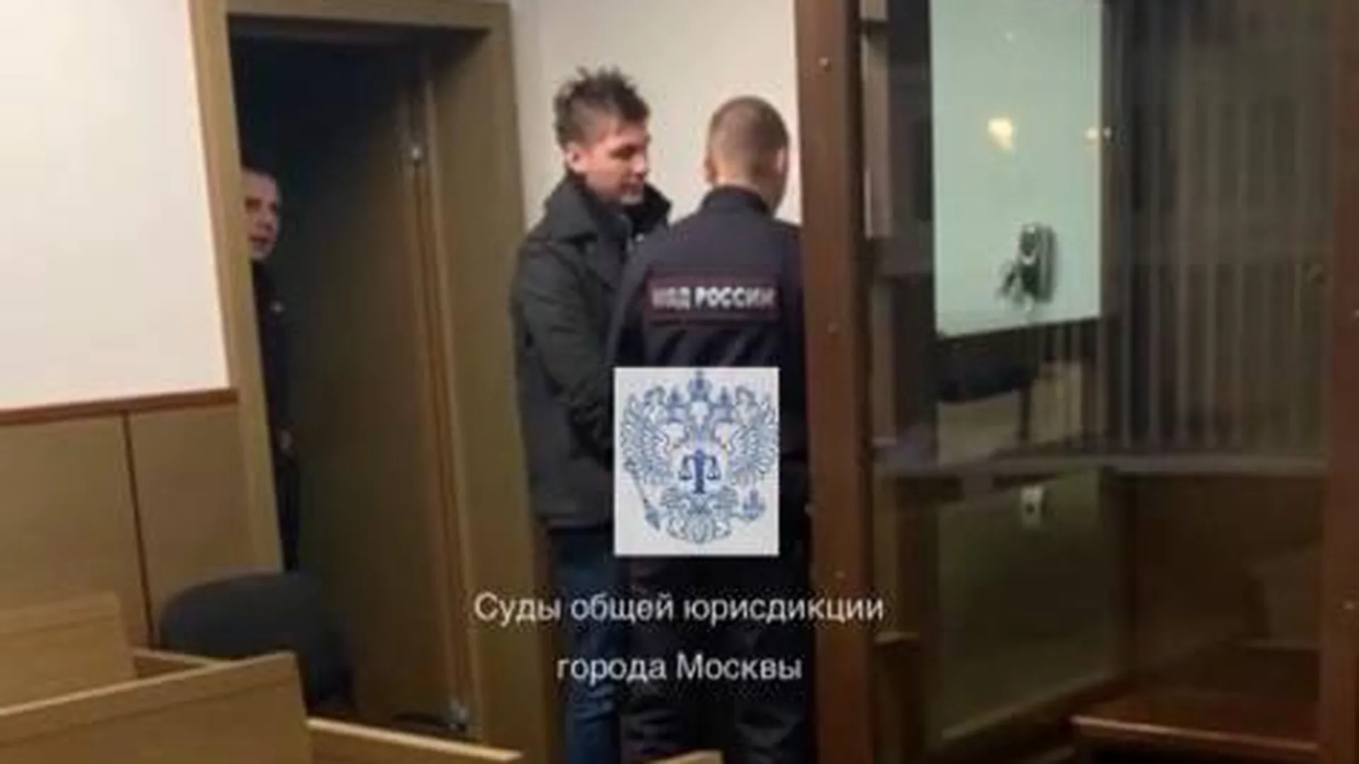 Московский суд арестовал учителя, развратившего несовершеннолетнюю девочку