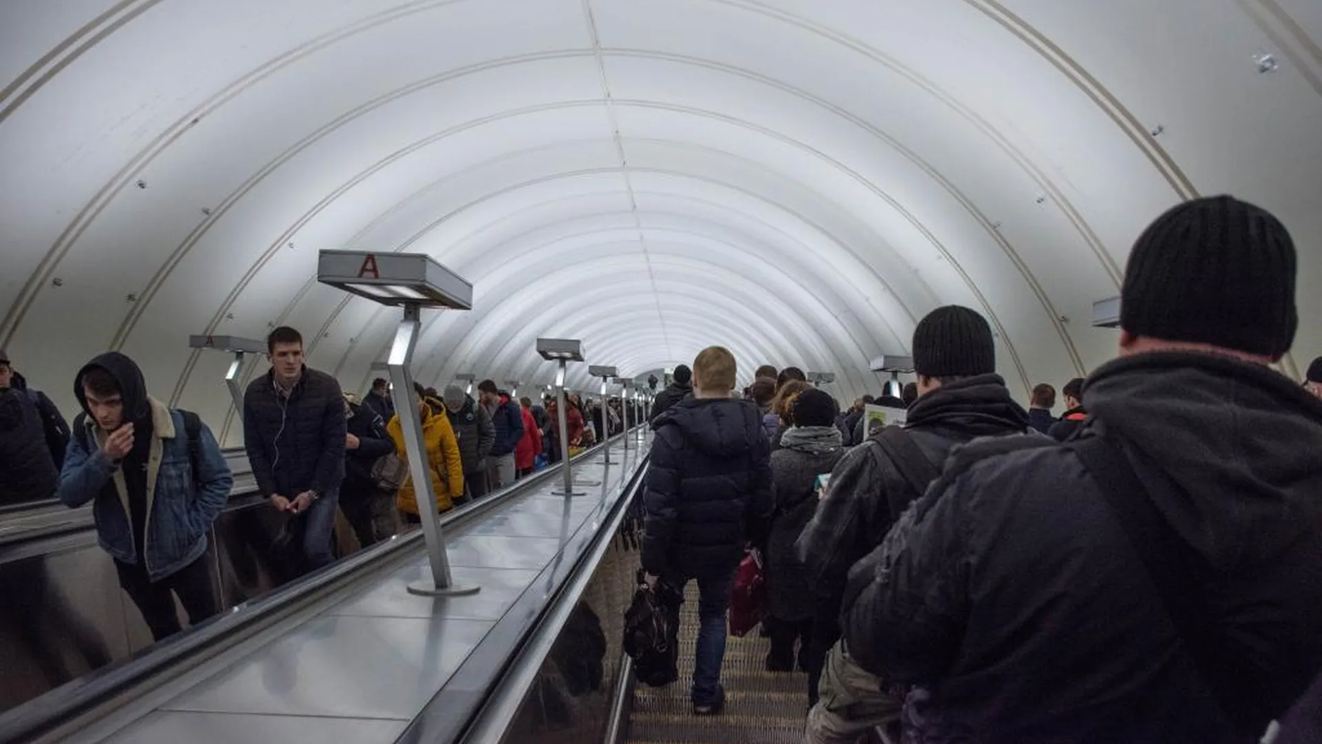 Стойте по обе стороны эскалатора: в московском метро ломают привычные правила