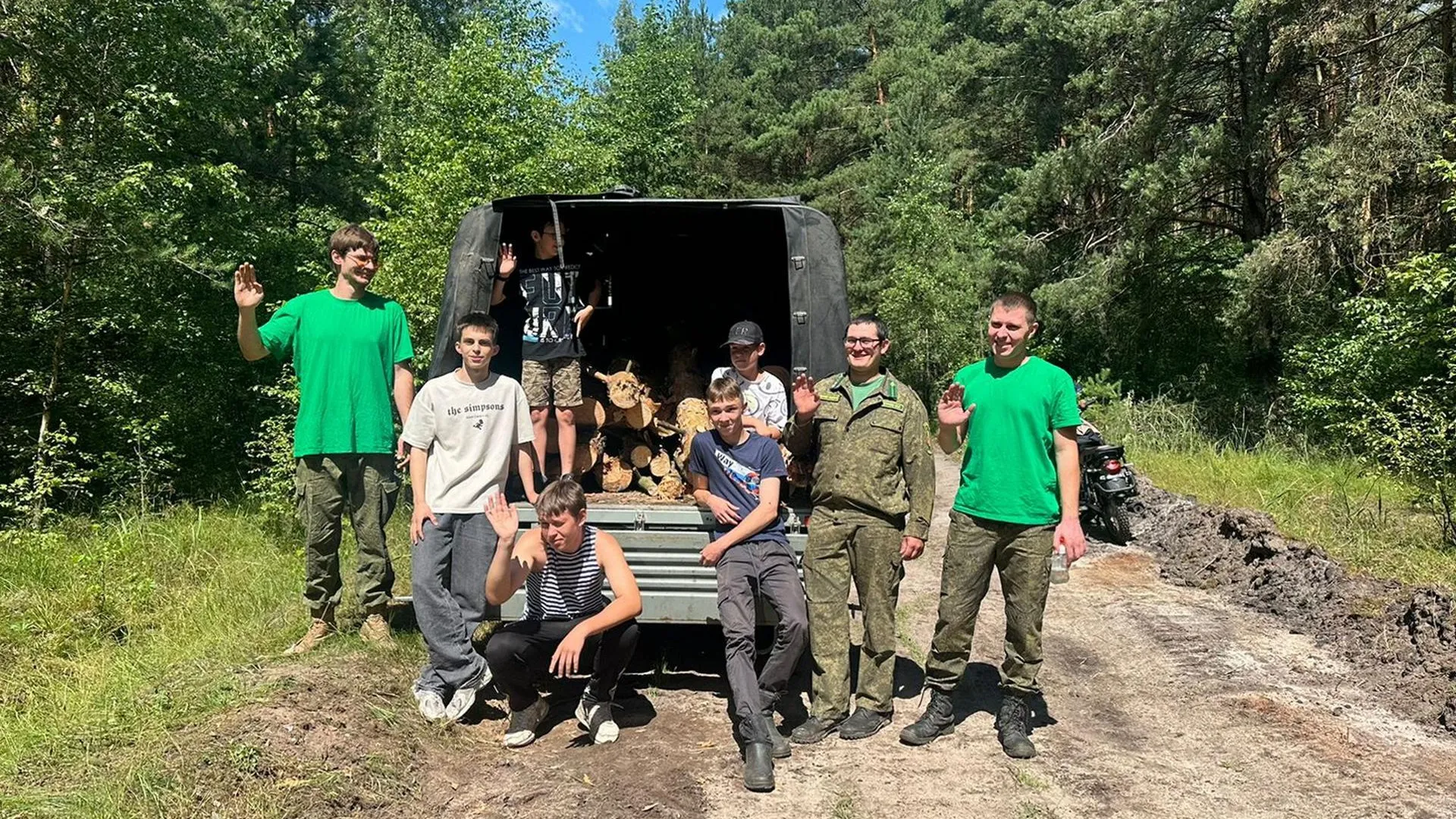 Общественные активисты провели в Луховицах субботник в рамках проекта «Чистый лес»