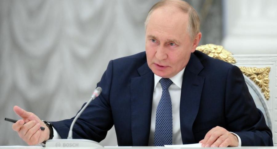 Путин поручил правительству РФ заняться переездом госкомпаний в регионы