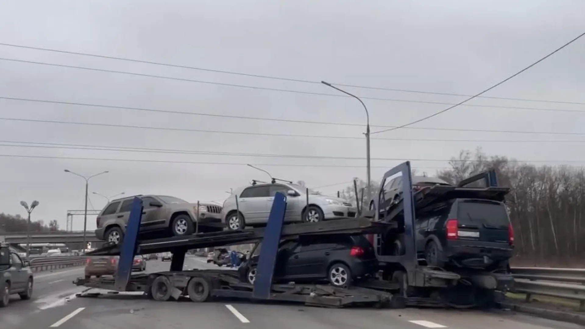 ДТП с участием грузовика и 3 легковых авто произошло в Подольске | РИАМО в  Подольске