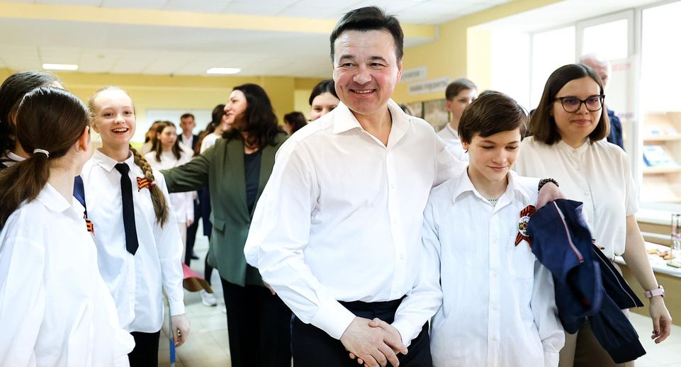 Андрей Воробьев поблагодарил школьников за участие в «Дне добрых дел»