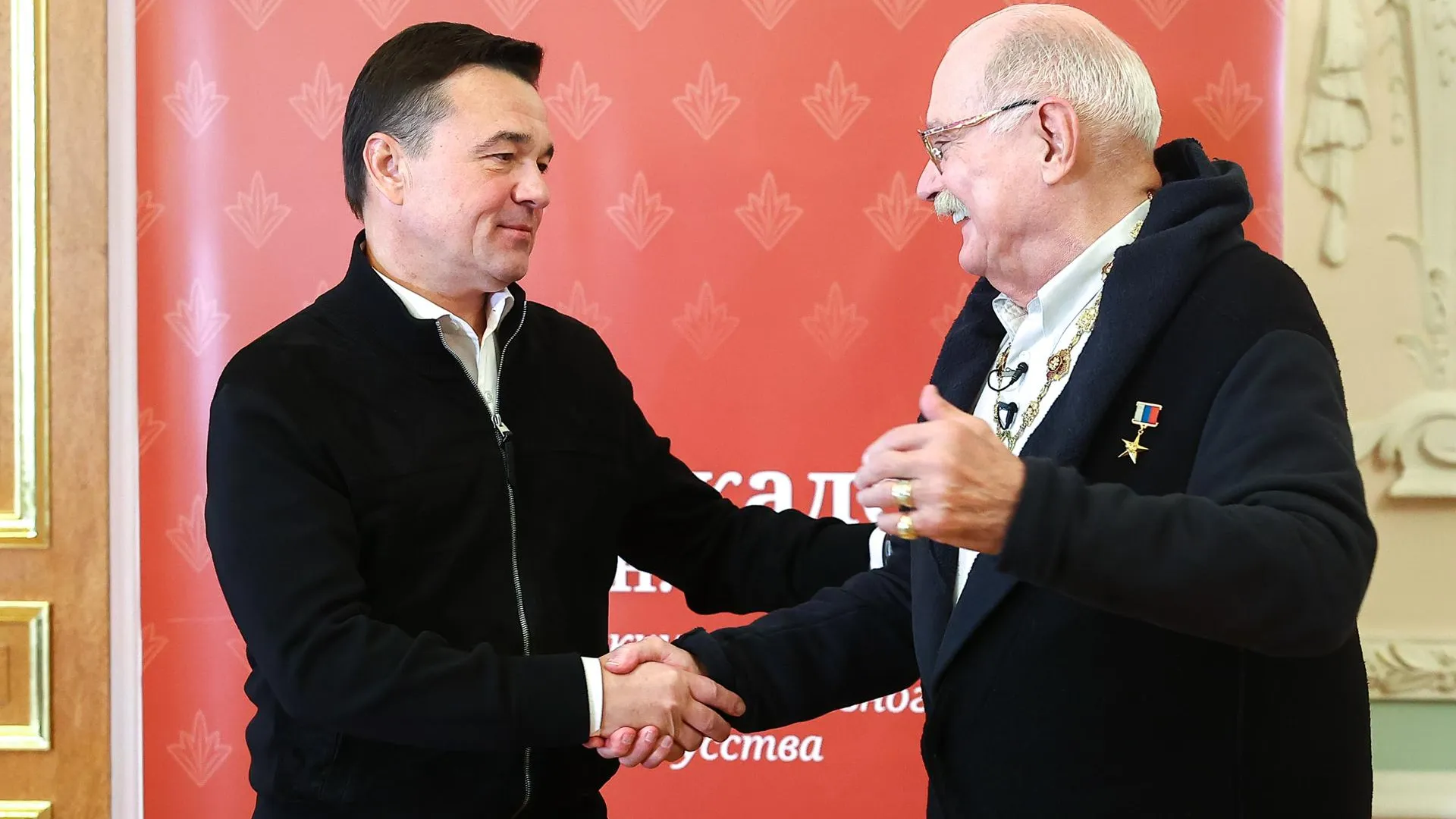 Воробьев присвоил Михалкову звание «Почетный гражданин Московской области»