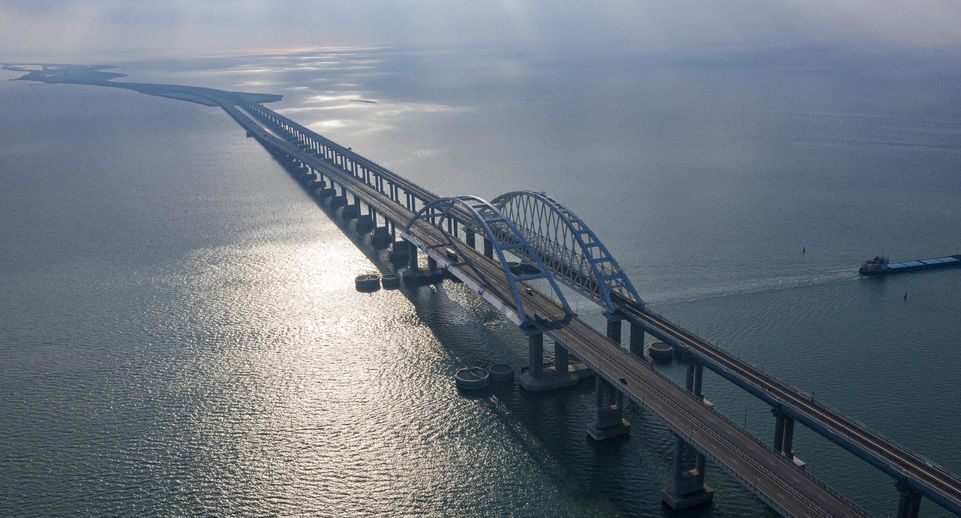 Движение автотранспорта по Крымскому мосту возобновили после ограничений