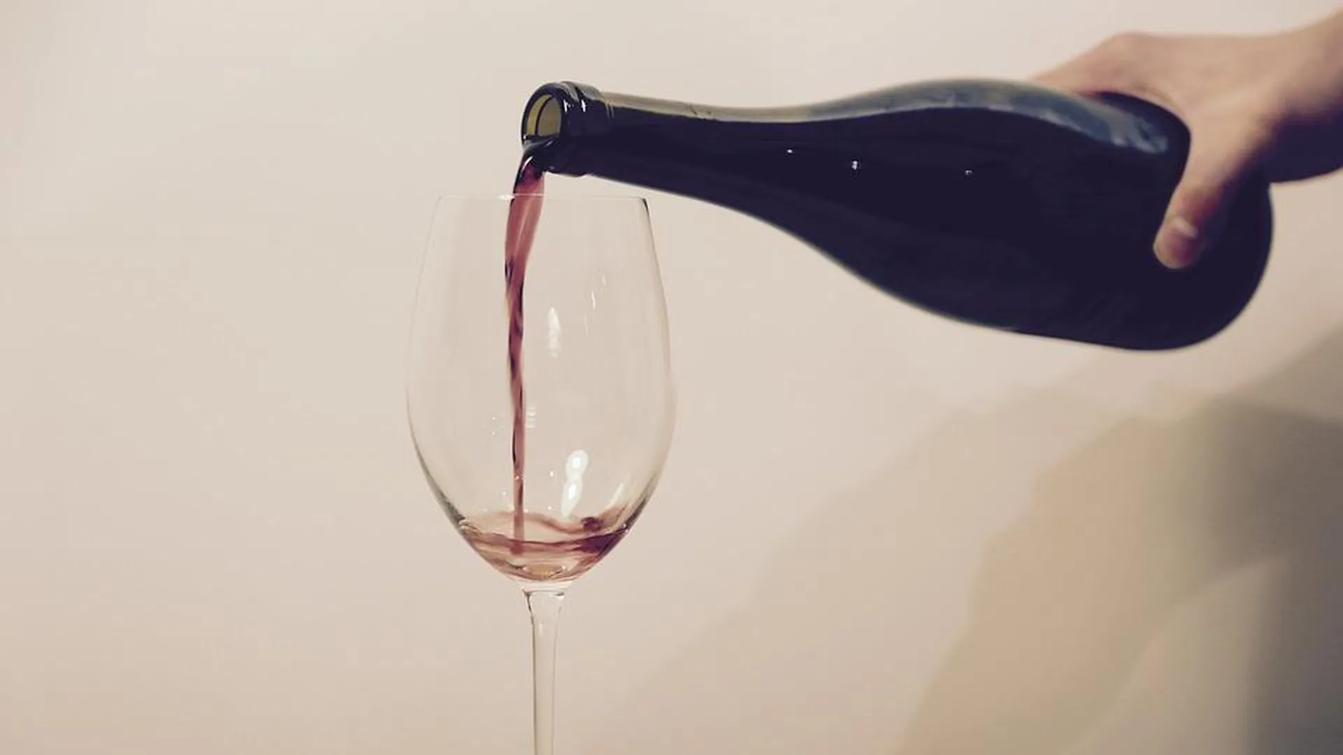 Эксперт Черниговский оценил идею ввести пошлины в 200% на вино из стран НАТО