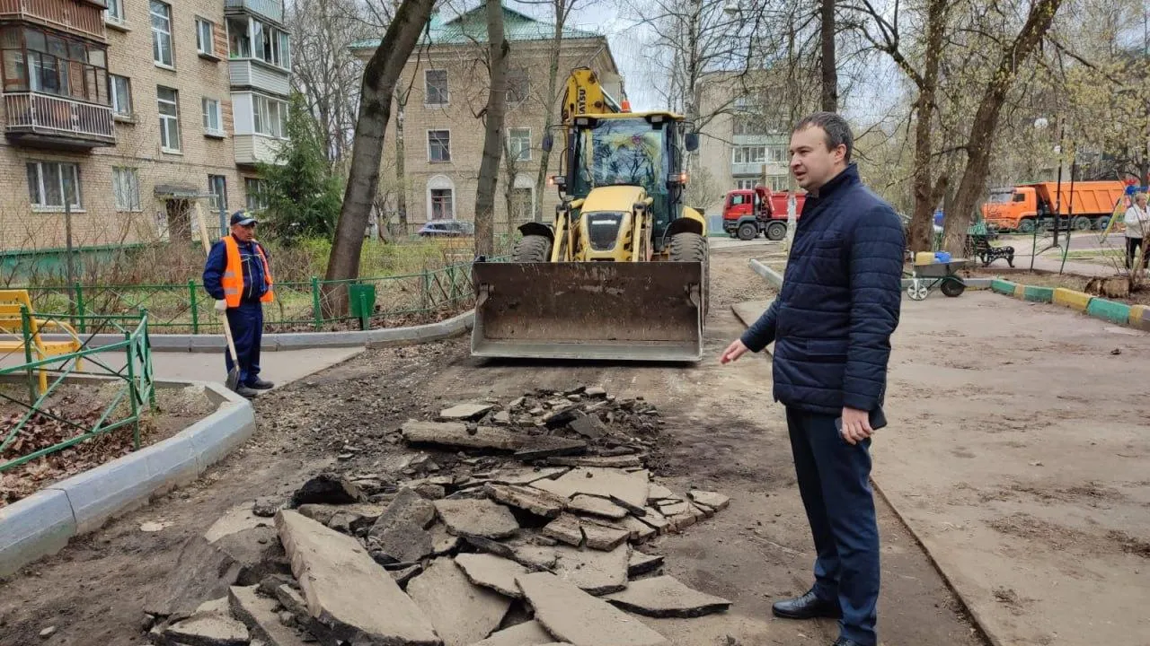 Асфальт во дворе на ул Гоголя в поселке Люберец заменят до 16 апреля