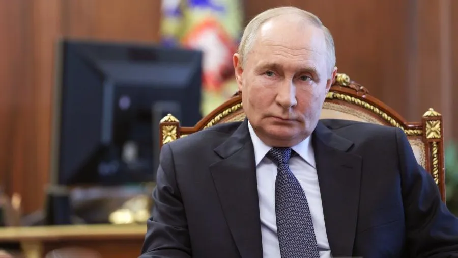 «Держать руку на пульсе»: Путин высказался о работе депутатов и сенаторов