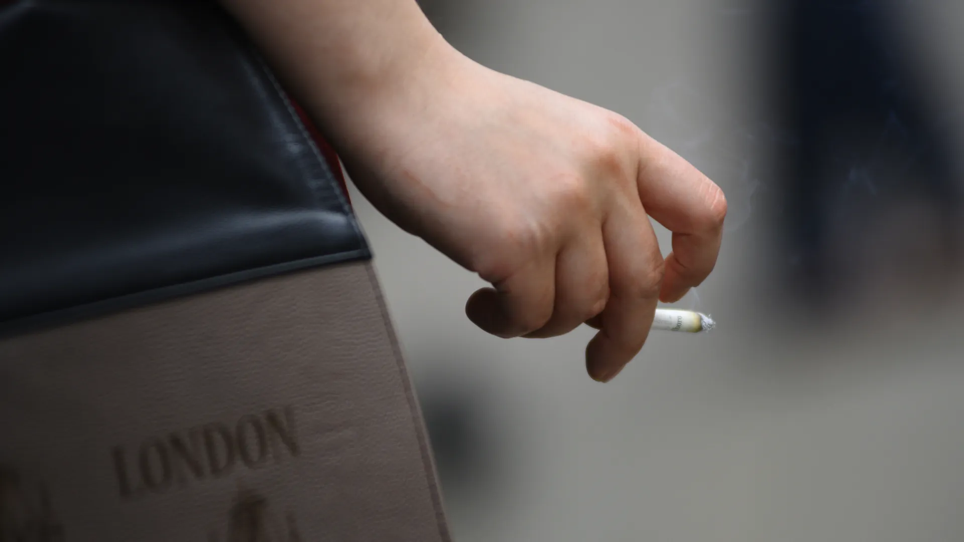 Продажи сигарет уменьшились в России в 2023 году