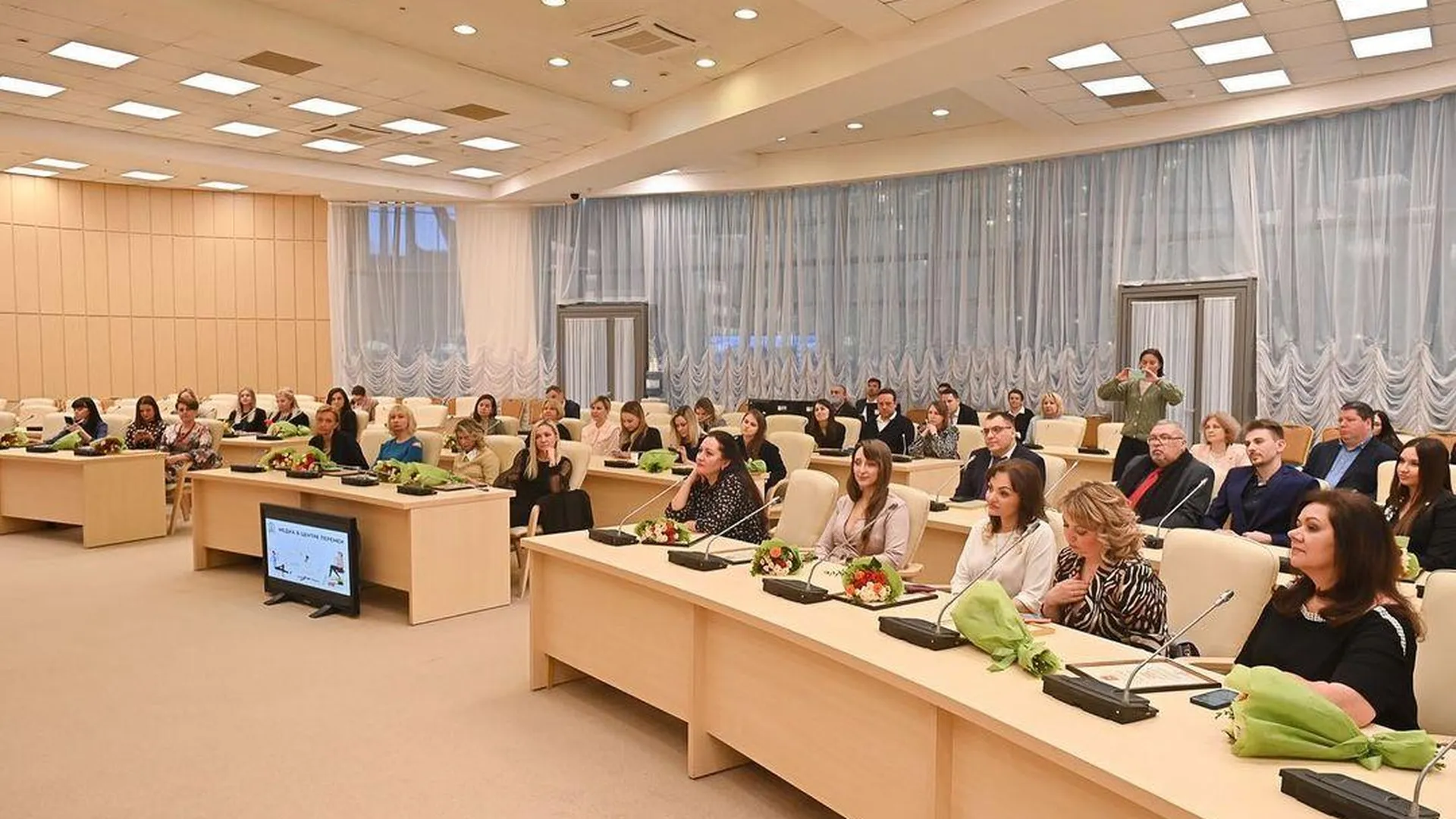 Наталья Виртуозова и Анастасия Звягина поздравили работников администраций с Днем печати