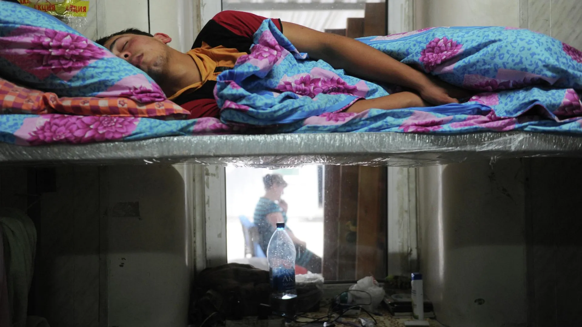 В подмосковном Одинцове мигранты захватили предназначенный под снос дом