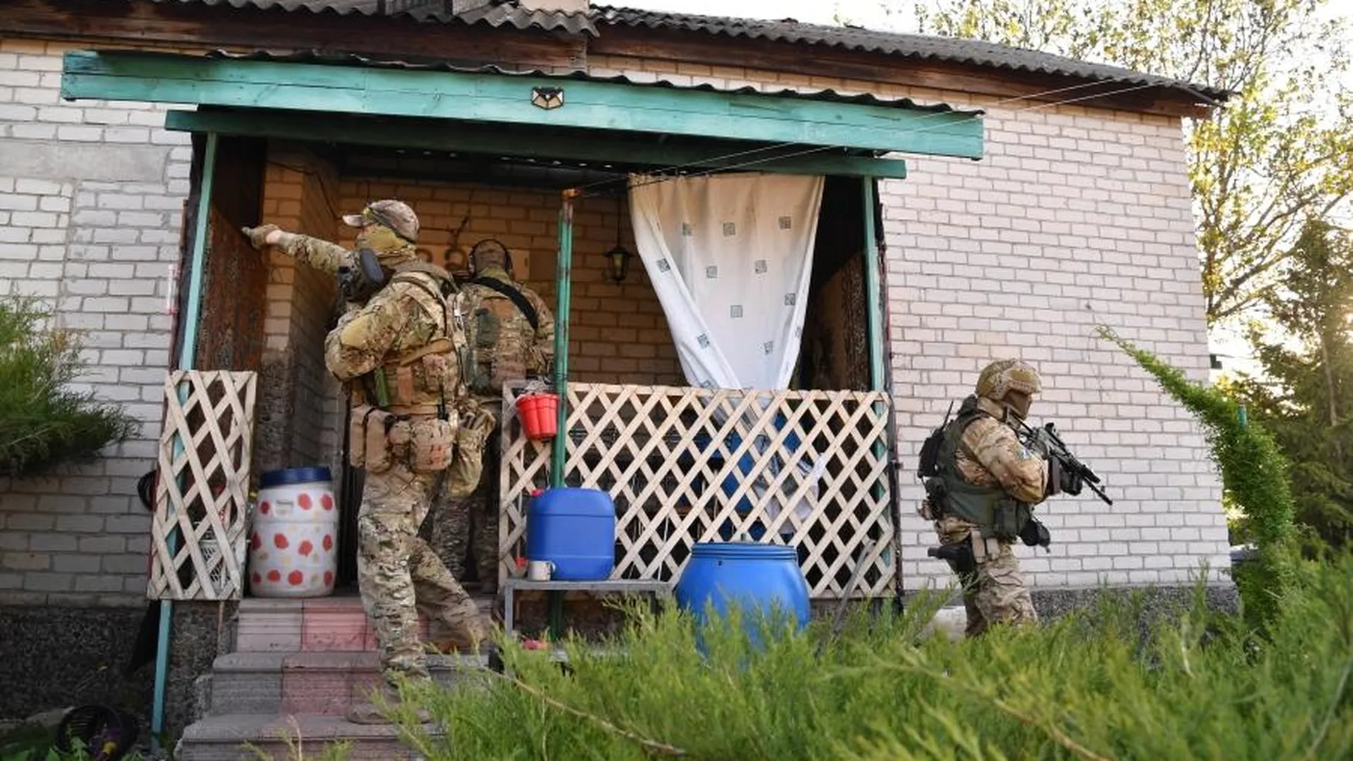 Российские солдаты занимают позиции на улицах Волчанска под Харьковом
