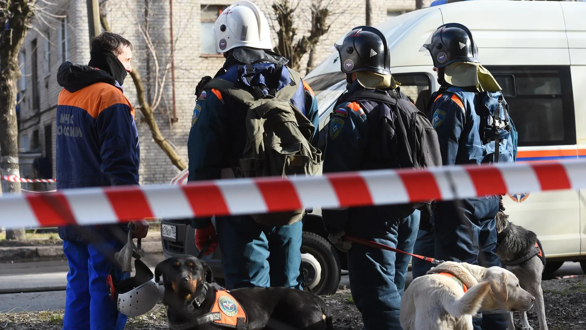 Более 20 человек работают на месте взрыва в жилом доме в Орехово‑Зуеве