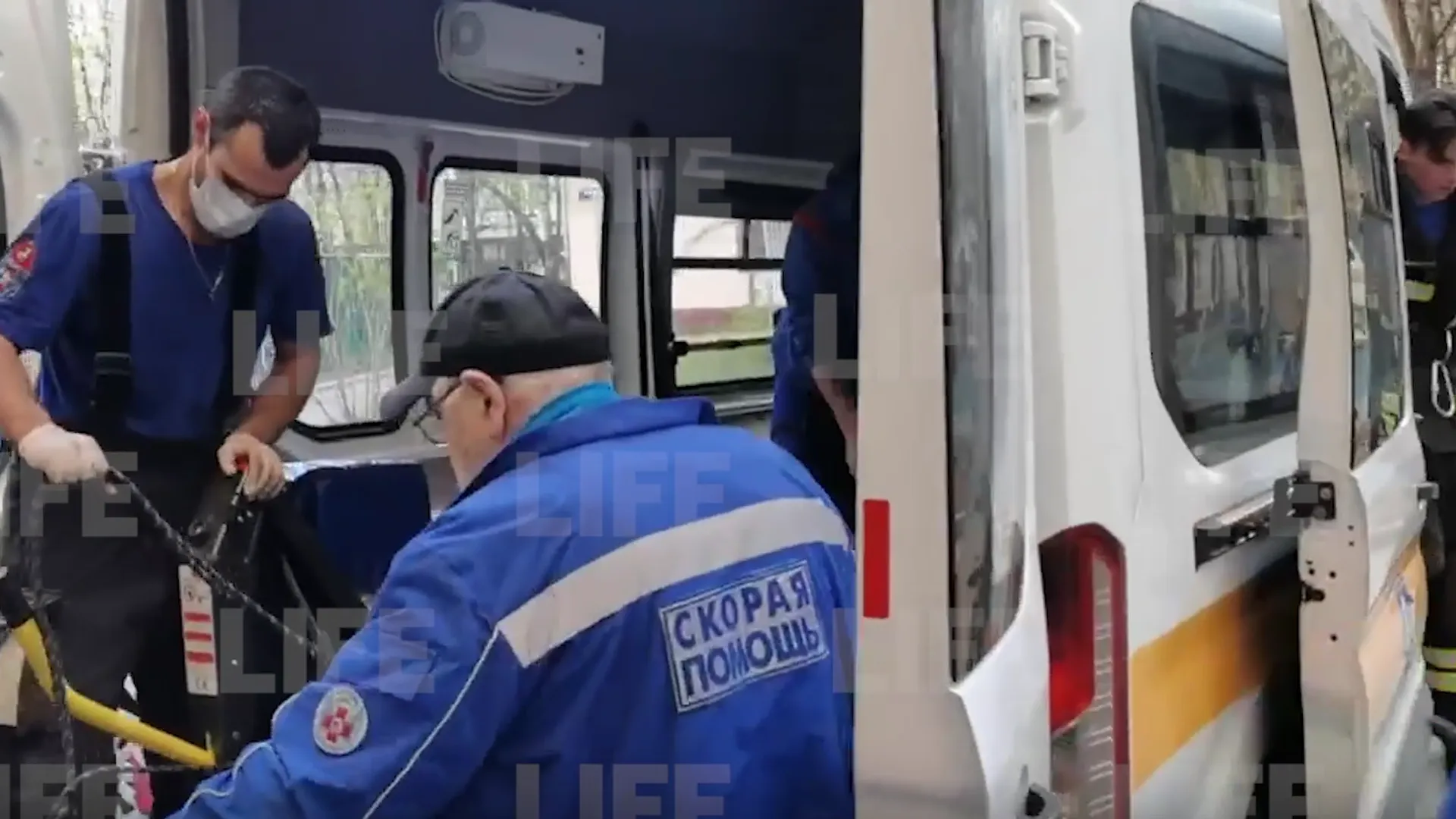 Появилось видео госпитализации 300-килограммовой москвички