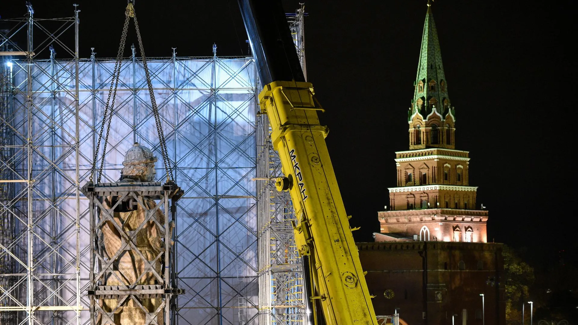 Памятник князю Владимиру в Москве в четверг полностью закроют лесами и баннерами