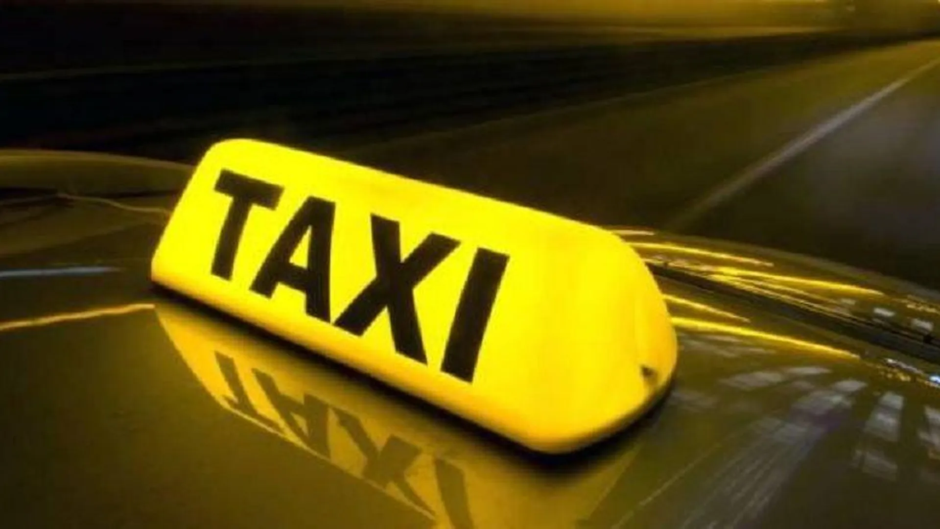 Более 80 машино-мест для такси появятся в наиболее востребованных местах в Москве