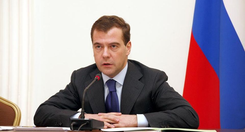 Медведев: США пытаются держать баланс событиями на Ближнем Востоке