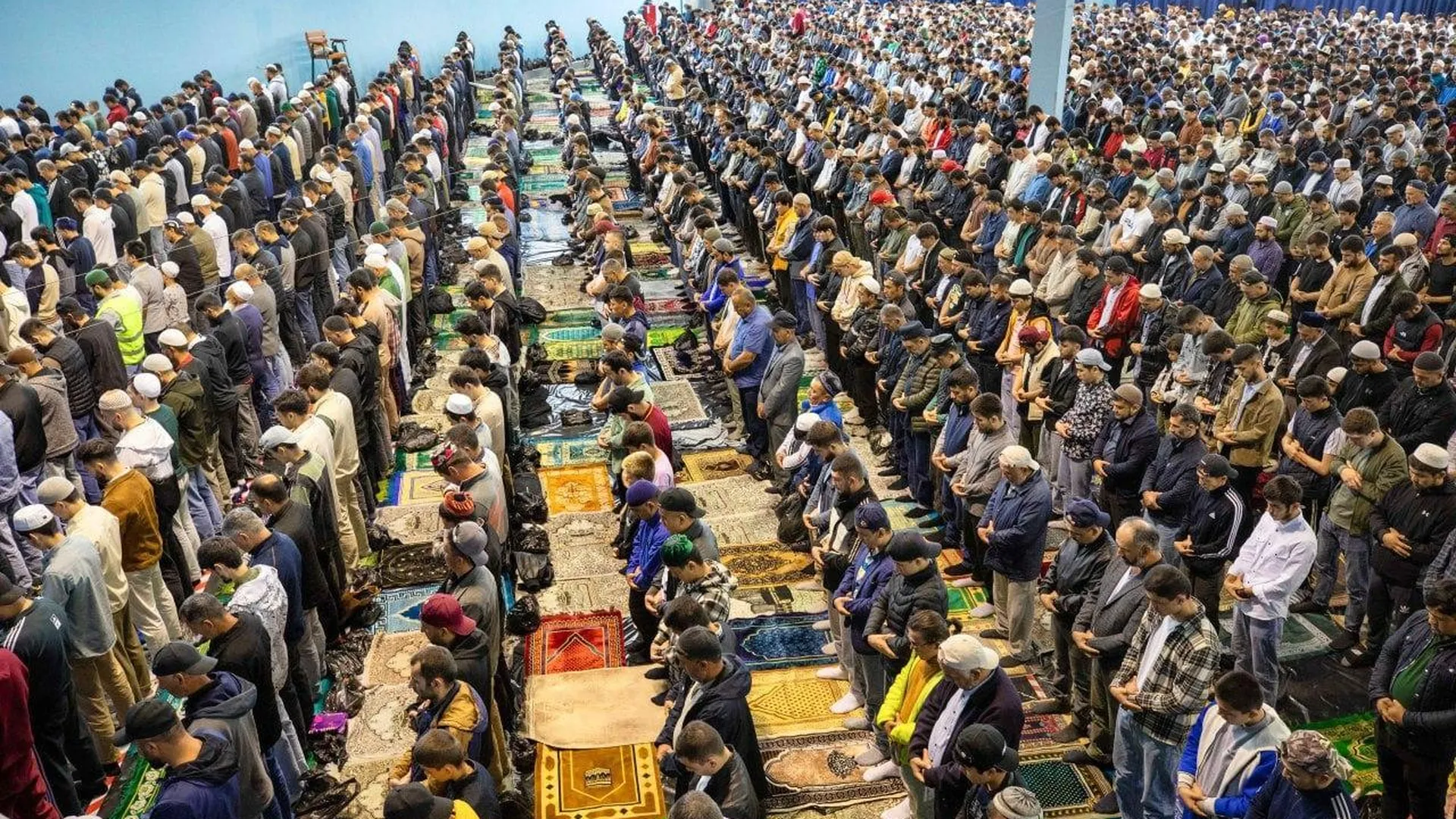 Более 14 тыс мусульман совершили праздничную молитву в Курбан‑байрам в Подольске