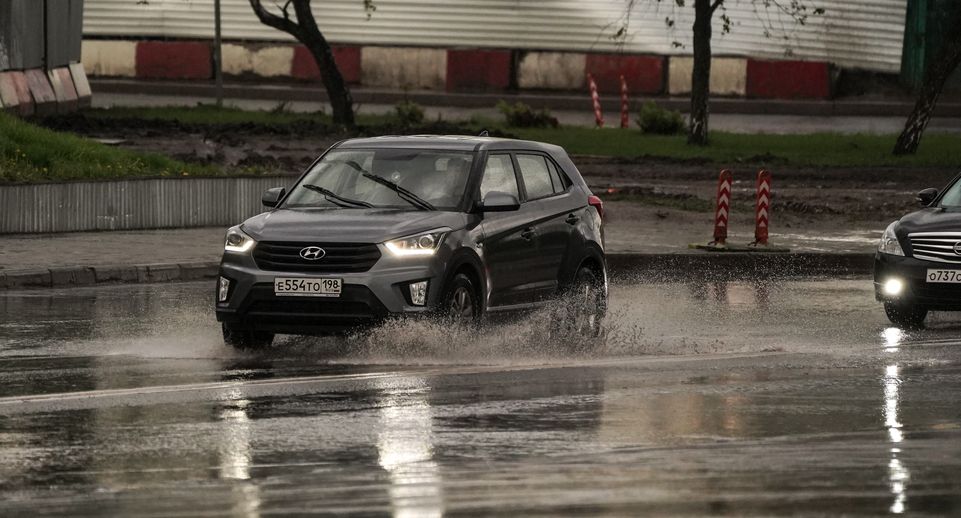 Москвичей просят пересесть с автомобилей на метро из-за дождя
