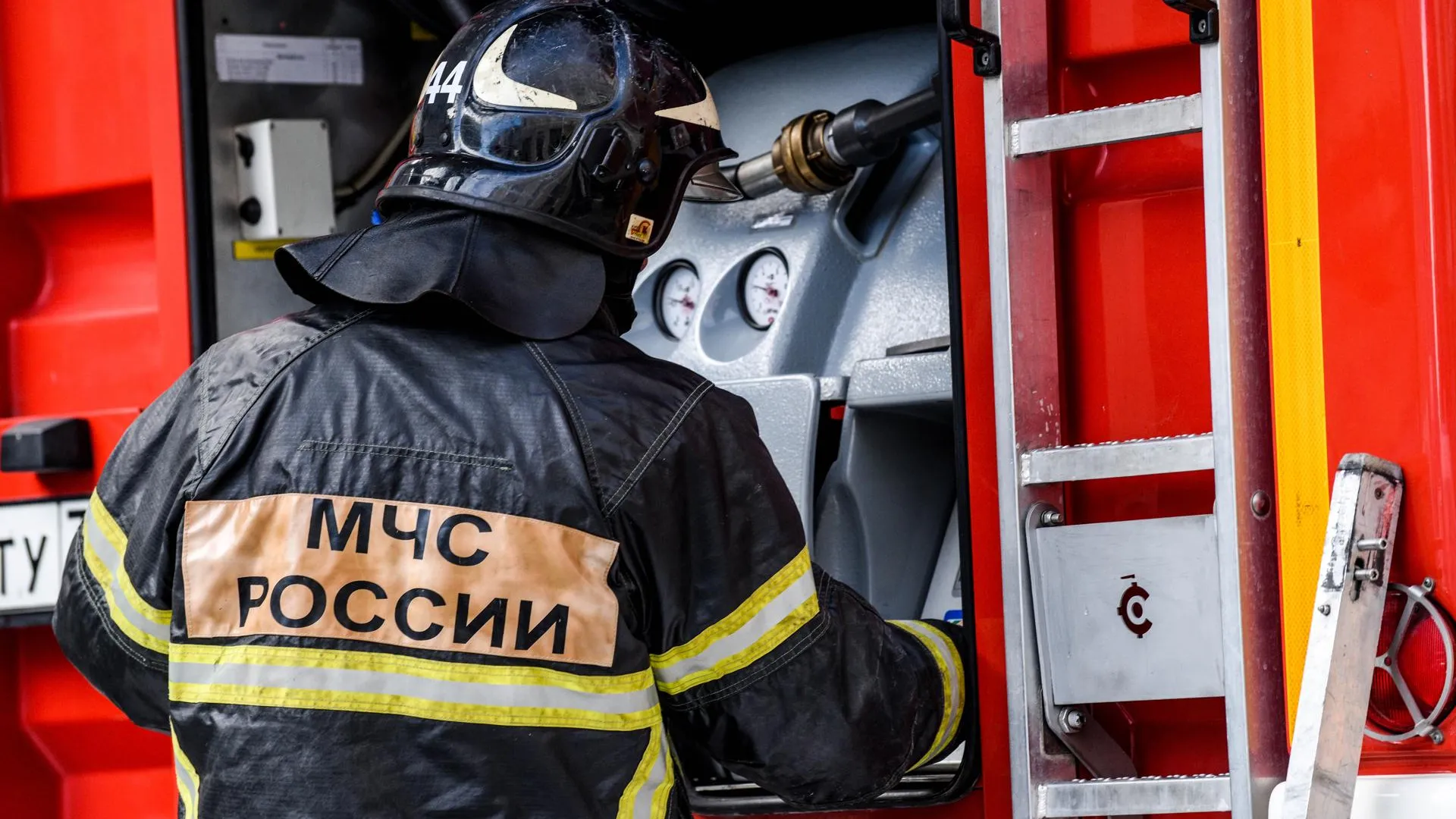 Видео пожара на рынке «Садовод» в Москве