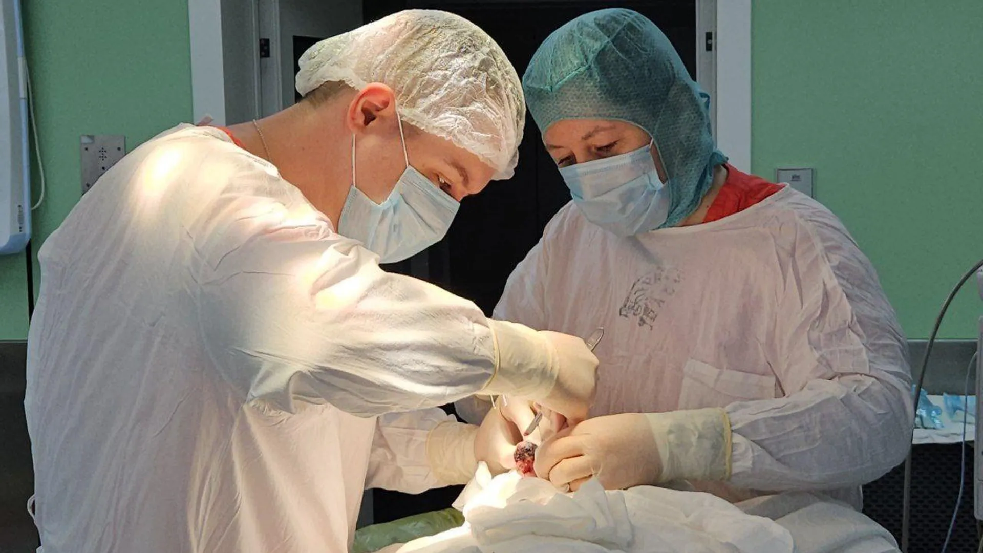 Два врача онкодиспансера Подмосковья стали кандидатами медицинских наук