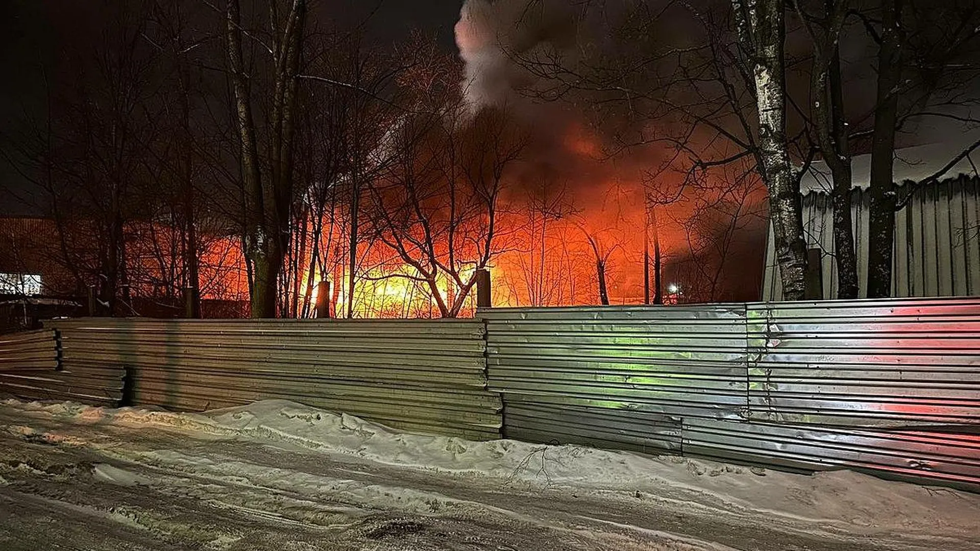 Пожар на винно‑водочном заводе мог лишить отопления микрорайон в Краснознаменске