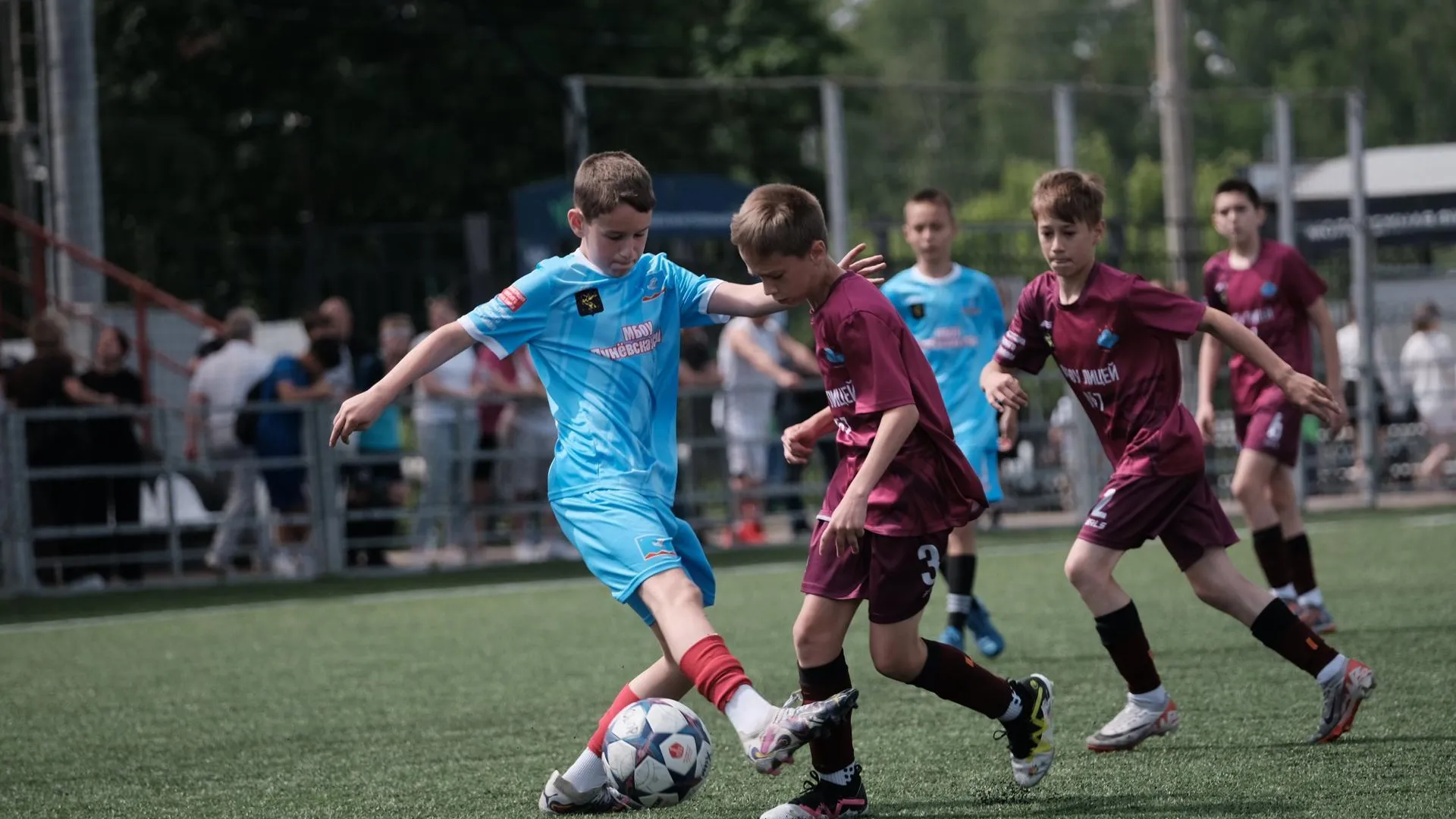 Более 1500 юных футболистов и зрителей приняли участие в Кубке Флагов в Химках