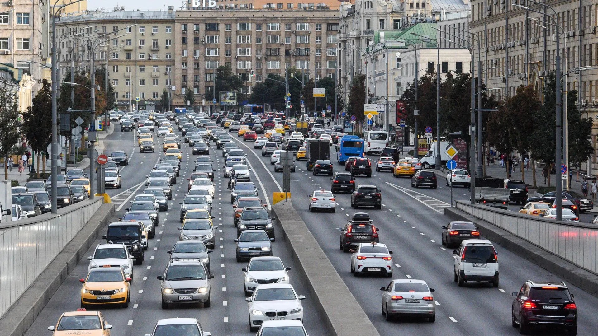 Скорость автодвижения в центре Москвы приравняют к 50 км/ч | РИАМО