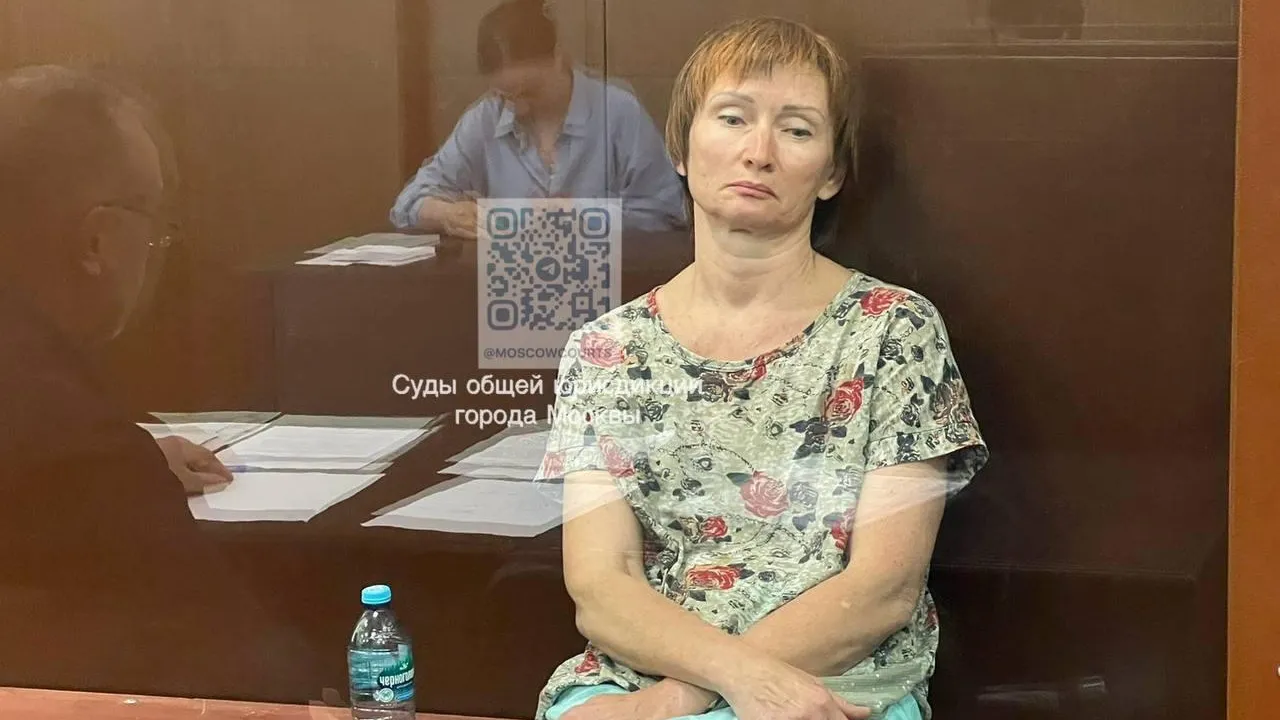 Осквернивших памятник Жукову женщин арестовали на два месяца