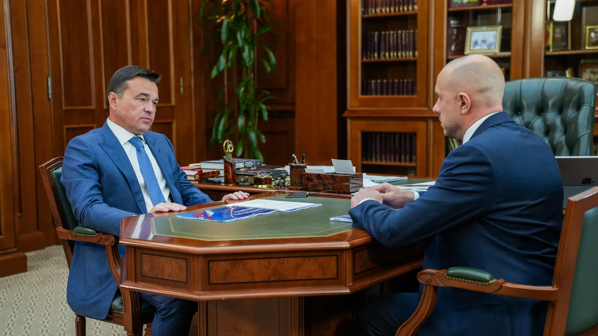 Губернатору Подмосковья доложили о расширении дорог в поселке Солнечногорска