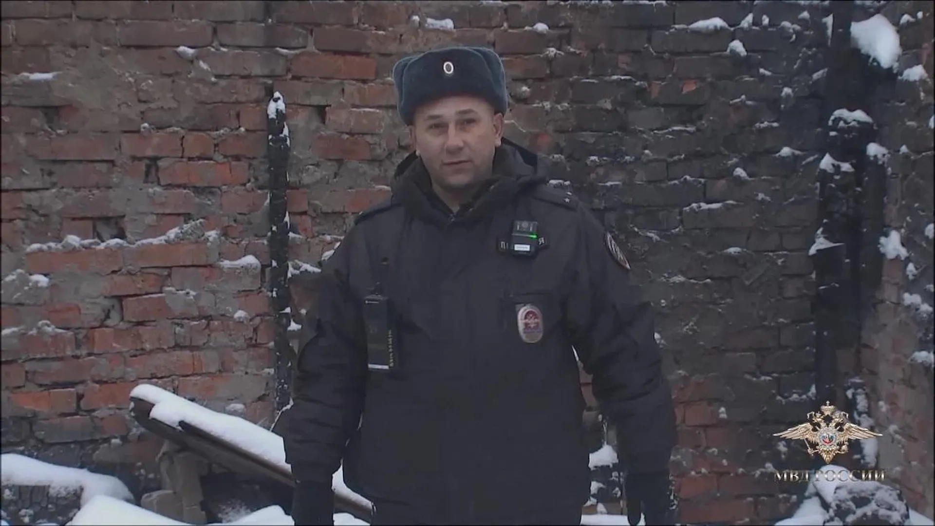 Владимир Колокольцев наградил лейтенанта полиции Алексея Шишина медалью «За спасение погибавших»