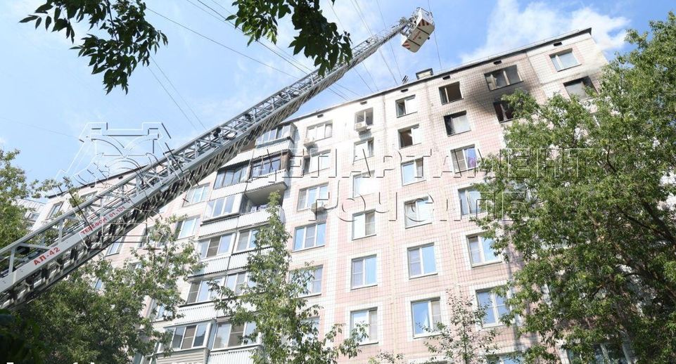 8 человек спасли при тушении пожара на юго-западе Москвы
